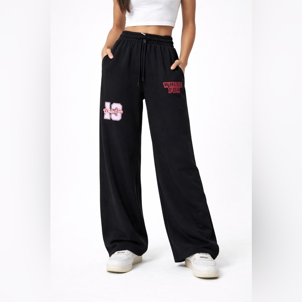 White Fox Boutique Black Sweatpants, size small, NWT